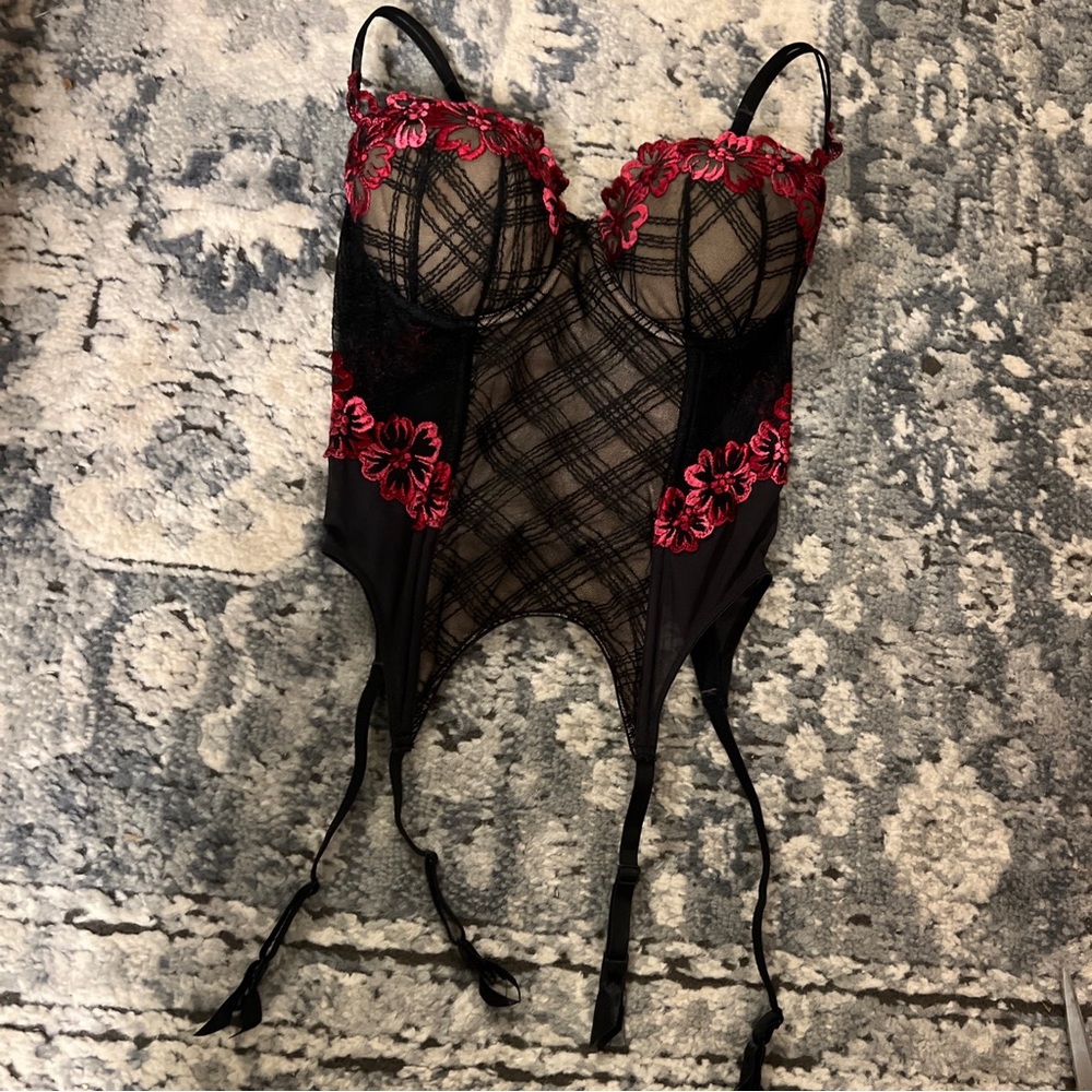 NWT VINTAGE Victoria’s Secret Lace Bustier Corset Garter floral embroidered mesh
